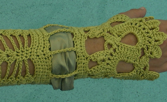 Never ending fingerless gloves love