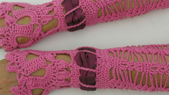 Pinky pink fingerless gloves