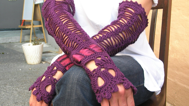 Gorgeous red violet fingerless gloves